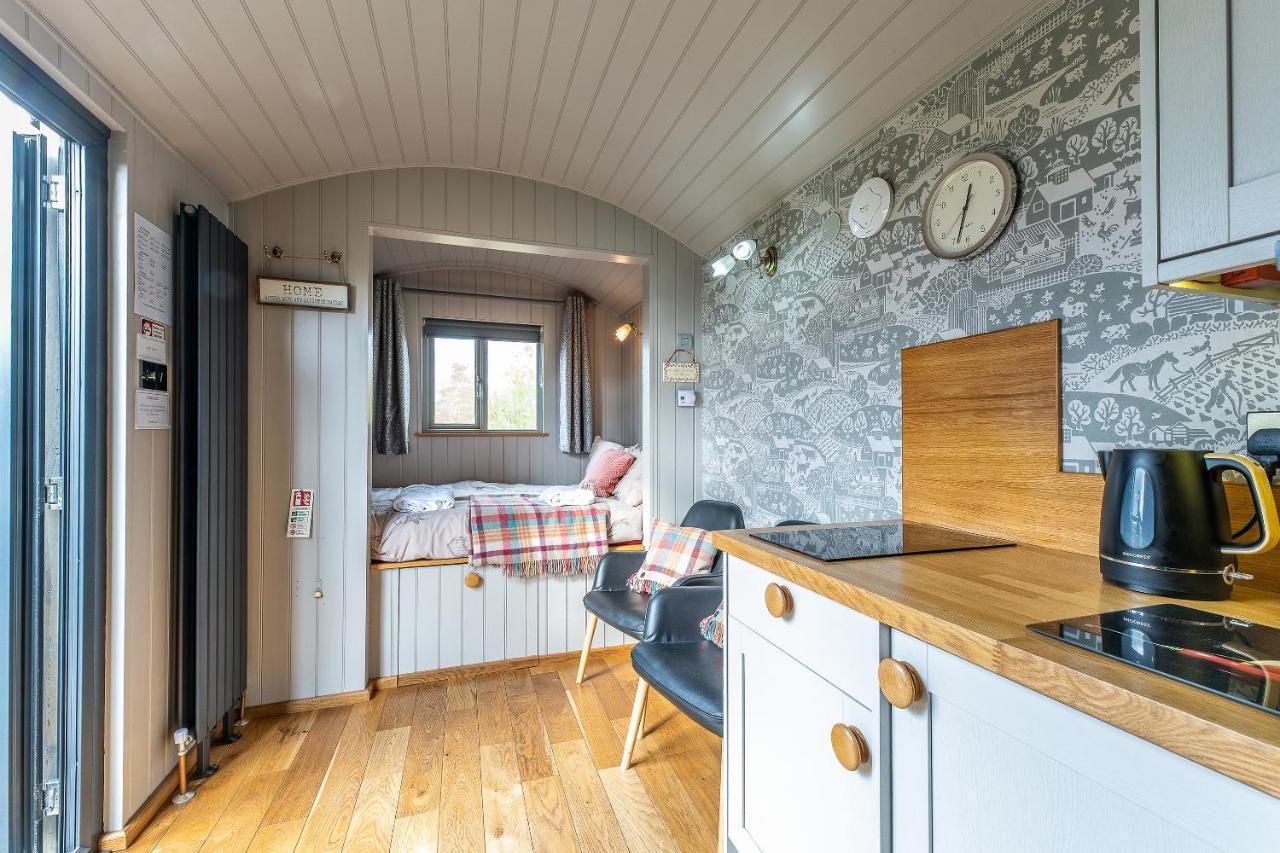 Little John Petite Cosy Log Cabin: Sherwood Forest Retreat Blidworth