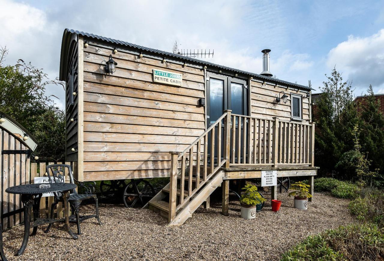 Little John Petite Cosy Log Cabin: Sherwood Forest Retreat Lodge *