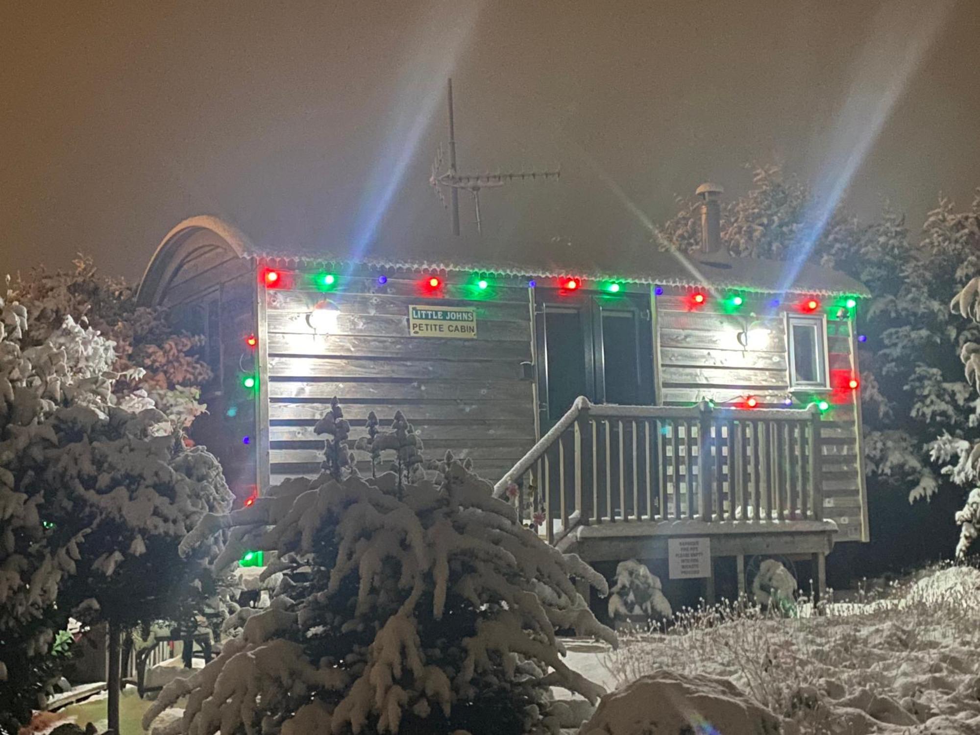 Little John Petite Cosy Log Cabin: Sherwood Forest Retreat Blidworth